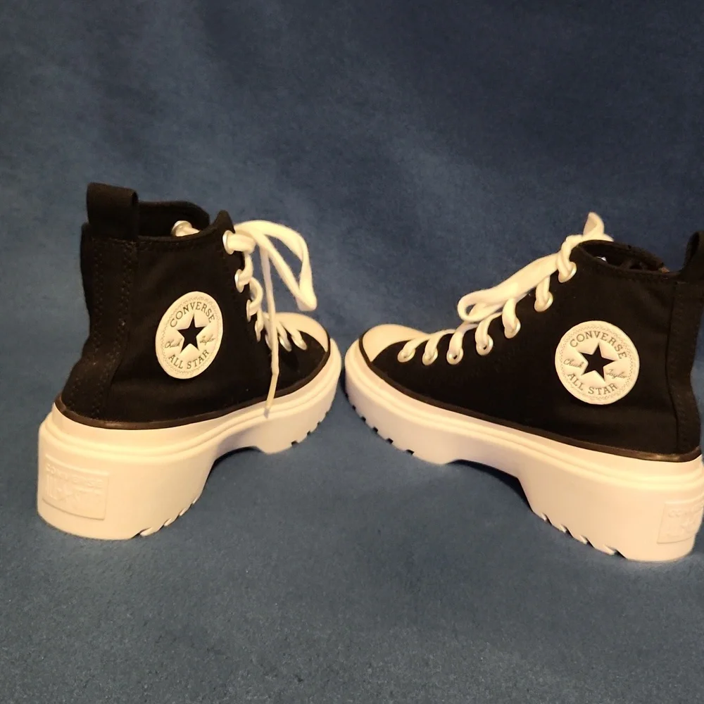 CONVERSE KIDS Black High-Top Sneakers with White Soles Size 2. - Picture 5 of 9